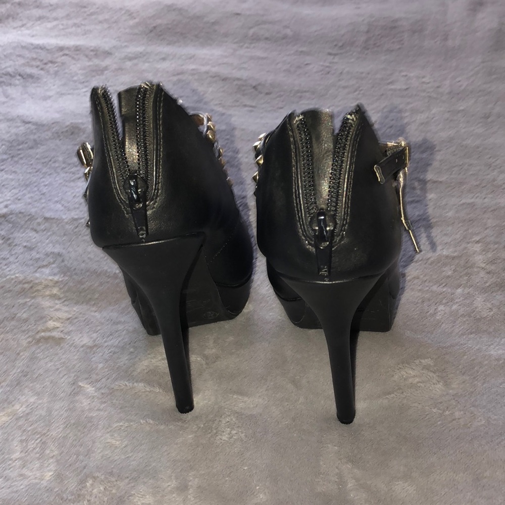 Heels - Picture 3 of 3